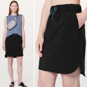 Lululemon On The Fly Skirt in Black size 6